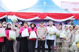 Polda Kalsel gelar pasar murah bantu masyarakat penuhi kebutuhan Ramadhan