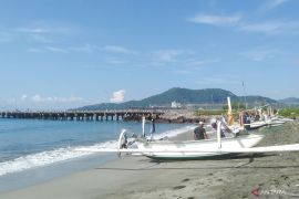 BBMKG minta nelayan waspadai gelombang laut di Bali 2,5 meter