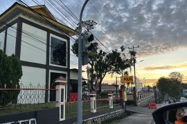 Mayoritas Indonesia diperkirakan berawan hingga hujan Selasa ini