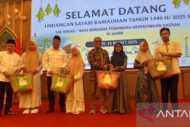 SKK Migas-PetroChina dan KKKS beri santunan ke tiga panti saat safari ramadhan bersama Pemprov Jambi