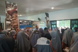 Pelajar "serbu" Museum Timah Indonesia Mentok