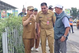 Jelang mudik lebaran, jalan di Bundaran Bungur Tapin diperbaiki