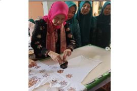 Pj Ketua TP PKK Kabupaten Banyuasin kunjungi sentra ecoprint UMKM