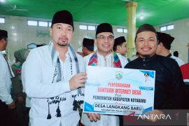 Wakil Bupati Kotabaru serahkan bantuan untuk dua kecamatan