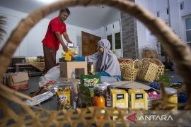 Parsel lebaran produk UMKM purna migran