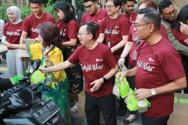 Kolaborasi Foopak Greaseproof dan Pisang Goreng Madu Bu Nanik, bagikan 1.000 takjil dengan kemasan ramah lingkungan