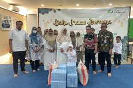 BPJAMSOSTEK Purwokerto serahkan bantuan sembako kepada panti asuhan