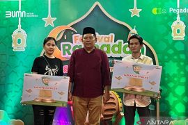 Pegadaian Jambi serahkan hadiah kepada nasabah undian Badai Emas