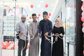 Optik Rayzan Barabai resmi dibuka dan sediakan cek mata gratis