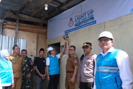 PLN beri sambungan listrik gratis kepada 295 rumah di Sulselrabar