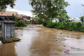 Warga Kalsel diimbau waspadai kenaikan debit air sungai akibat  hujan deras