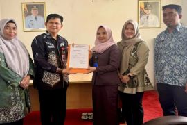 Sekretariat DPRD Banjarbaru serahkan berkas pemberhentian wali kota dan wawali