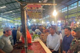 Darma Wijaya cek harga bahan pokok di Pasar Seirampah