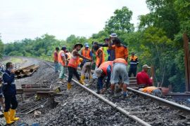 KAI Palembang intensifkan perawatan sarana-prasarana menjelang lebaran