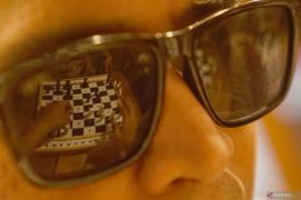 Ngabuburit bermain catur tuna netra