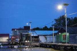 Program Terang Kampungku Kabupaten Kutai Kartanegara terangi Desa Tani Baru