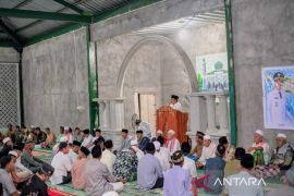 Bupati Dompu bersyukur bisa lebih dekat dengan masyarakat di bulan Ramadhan