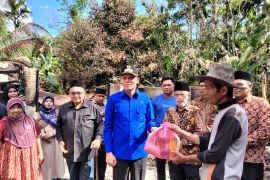 Bupati Sabar AS salurkan bantuan ke korban kebakaran di Simpati