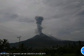 Gunung Lewotobi Laki-laki Flores Timur  lima kali erupsi dalam enam jam