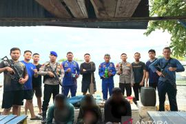 Ditpolairud Polda Gorontalo tangkap pelaku pengeboman ikan di Pohuwato