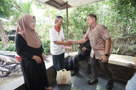 Pemprov Jatim salurkan bantuan untuk insan pendidikan lewat Safari Ramadhan