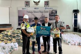 Pelindo Belawan salurkan ratusan paket sembako untuk masyarakat