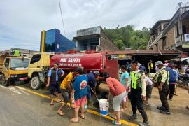 Banjir Parapat, TPL turunkan alat berat, sediakan air bersih