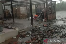 173 rumah rusak akibat angin puting beliung di Indramayu