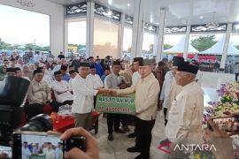 Gubernur ASR bantu pembangunan masjid Rp95 juta pada Safarai Ramadhan di Konsel