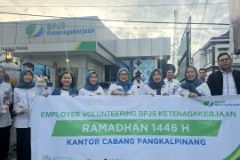 "Employee Volunteering", BPJS Ketenagakerjaan Pangkalpinang bagikan takjil puasa