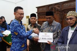 Pontianak salurkan bantuan Rp1,8 juta untuk 255 petugas fardhu kifayah