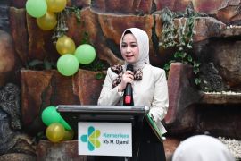 Ketua Dekranasda Padang resmikan Bazar Ramadan dengan tema 1000 berkah Ramadhan