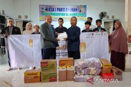 ANTARA Kalsel salurkan sembako ke Panti Asuhan Al Muhajirin