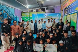 Ramadhan, YBM PLN UIP Sulawesi berbagi 500 paket sembako
