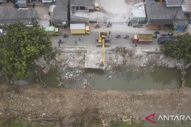 Pembongkaran bangunan di bantaran Kali Kabupaten Bekasi