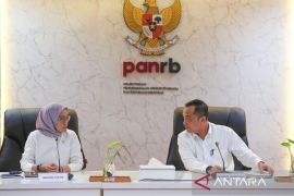 Terpopuler: THR ASN, Eks Bupati Lombok Tengah kooperatif di kasus penipuan hingga usulan pengangkatan PPPK 2024