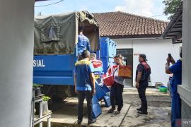 Ministry distributes assistance to 2,646 flood-hit victims in Sumedang
