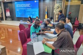 PLN UPP Papua Barat bayar kompensasi SUTT tahap III