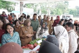 Di Lapangan Adam Malik Pematangsiantar, ada penukaran uang, pasar murah, tabung elpiji