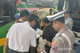 Polres Kuningan cek kelaikan puluhan bus, ditemukan sopir darah tinggi
