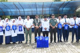 Kodim 1002/HST salurkan paket MBG bagi 979 siswa MTsN 2