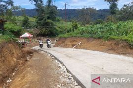 Fasilitas jalan hasil dari TMMD Agam mulai dilalui warga