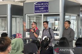 Kemlu pulangkan 400 WNI korban eksploitasi penipuan daring di Myanmar