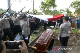 Hukum kemarin, olah TKP hingga kenaikan pangkat polisi gugur