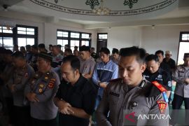 Polres Sukabumi Kota gelar Shalat Gaib doakan tiga polisi gugur