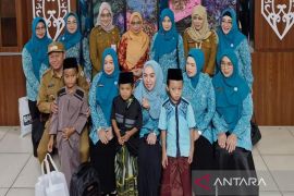 TP PKK Kalsel gelar pasar murah dan sunatan massal di Batola