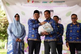 Pemkab Bandung menjual 10.244 paket sembako bersubsidi