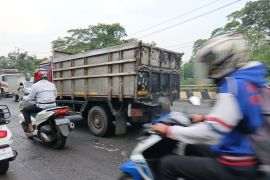 Polisi: Pembatasan truk sumbu tiga atau lebih mulai 24 Maret
