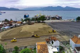 Perluasan kantong parkir kendaraan di Pelabuhan Ketapang