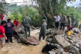 Penyempitan Sungai Batu Gaga diduga penyebab banjir bandang Parapat
